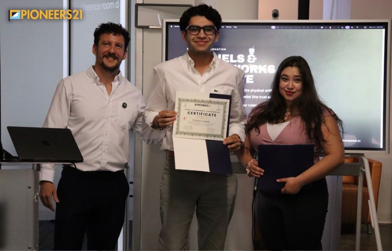 Cristian Ambriz at a Pioneers21 entrepreneurship event