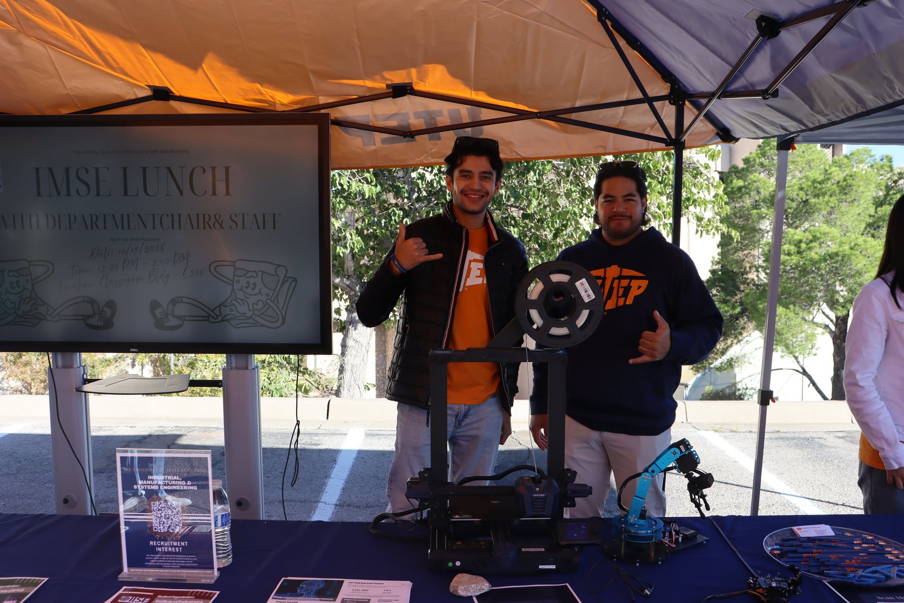 IISE and IMSE student outreach exhibit at UTEP
